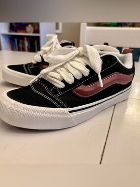 Women’s size 8 Vans Knu skool.